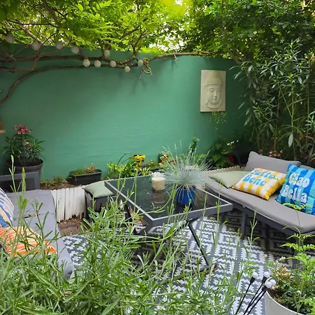 Very Townhouse With Garden Clichy